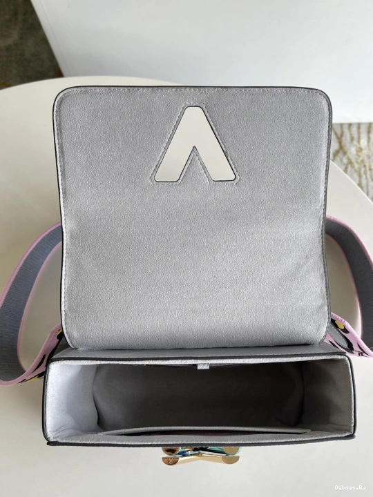 MM LOUIS TWIST VUITTON 0426